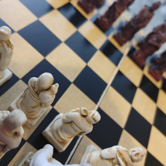 Original vintage clay chess set "Buddhist Warrior Monks", pre-owned. - Picture 6 of 9